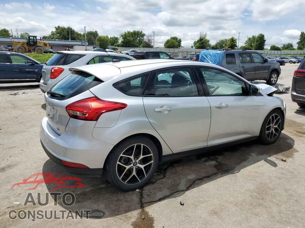 FORD FOCUS 2017 - 1FADP3M27HL328848