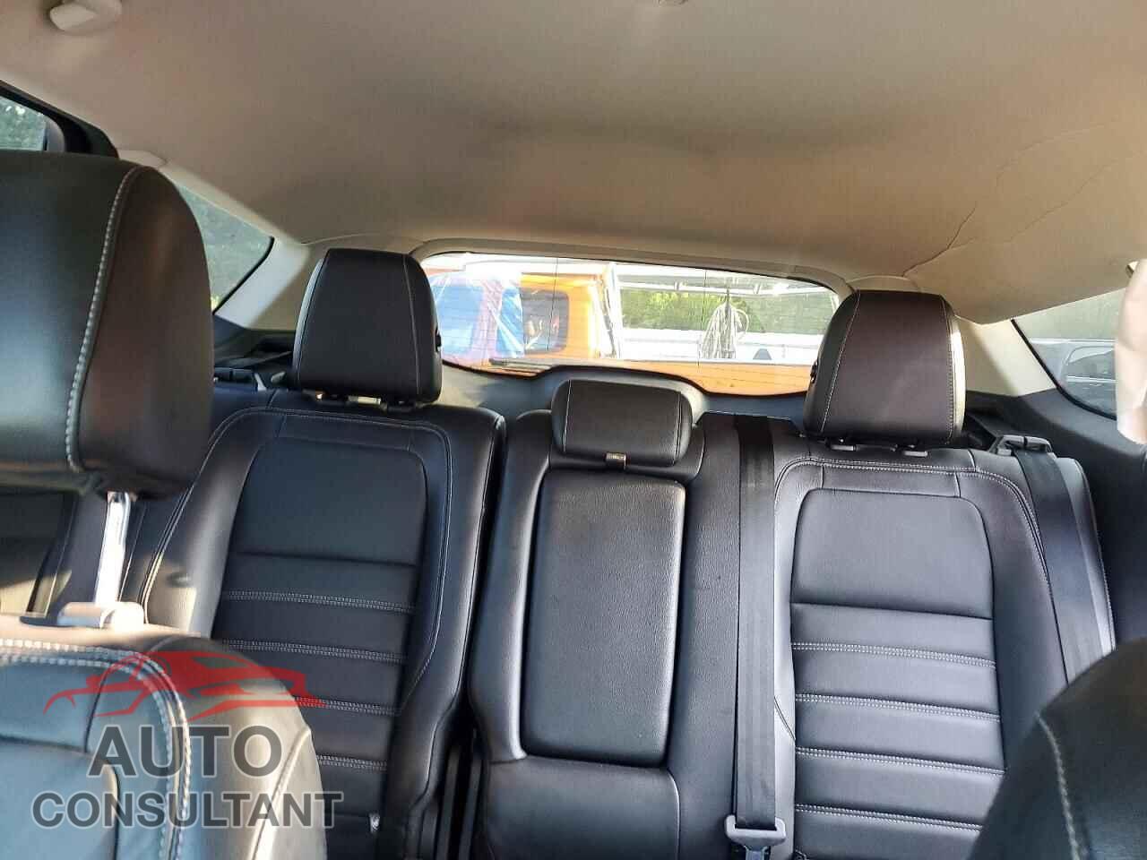 FORD ESCAPE 2017 - 1FMCU0JD5HUD48251