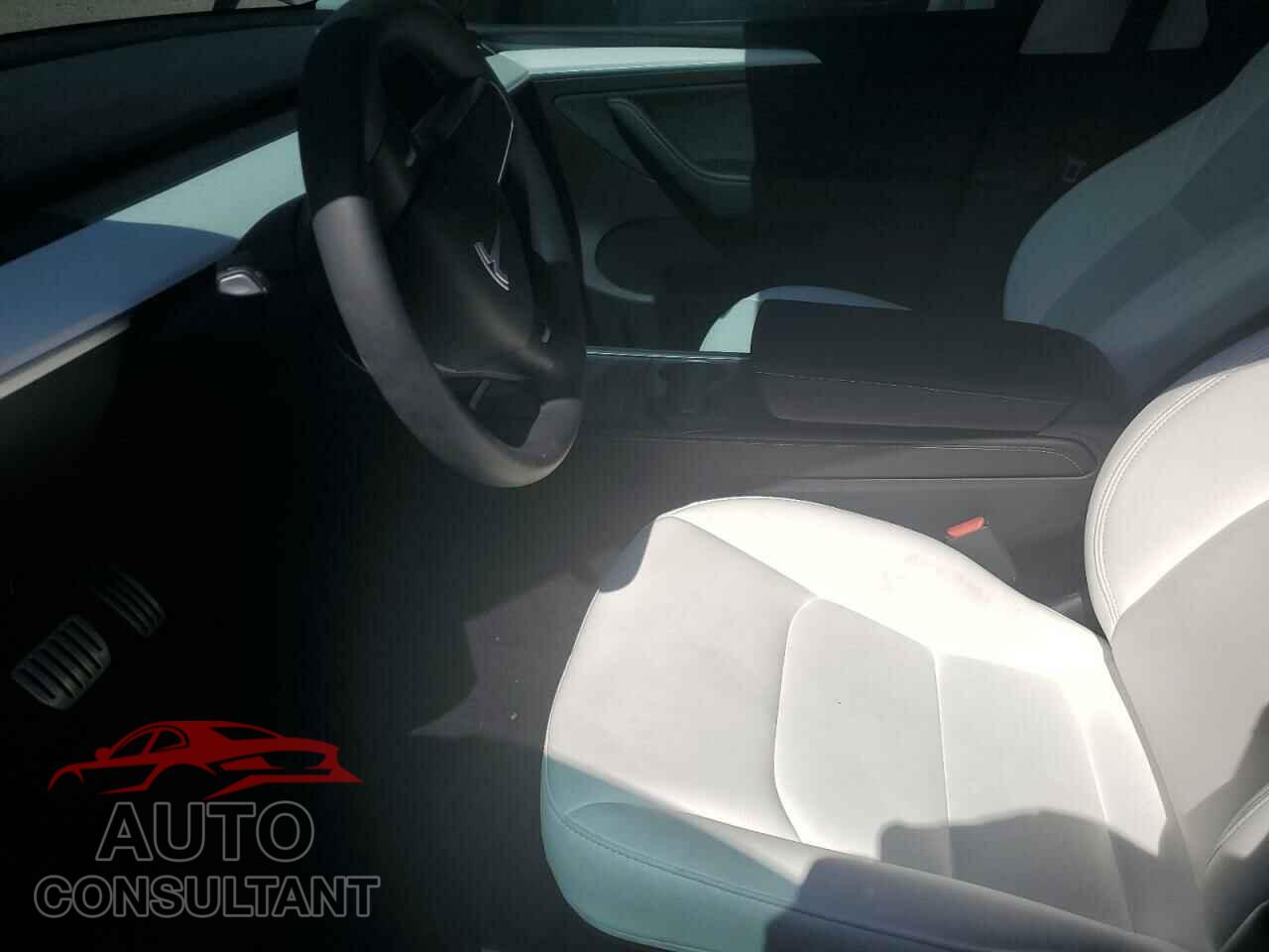 TESLA MODEL Y 2024 - 7SAYGDEF5RF024069