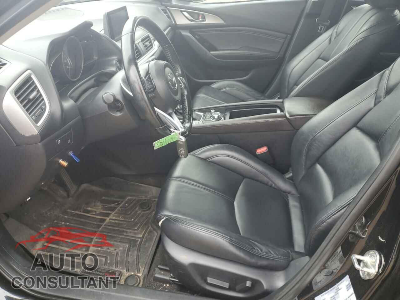 MAZDA 3 2018 - 3MZBN1L38JM181785