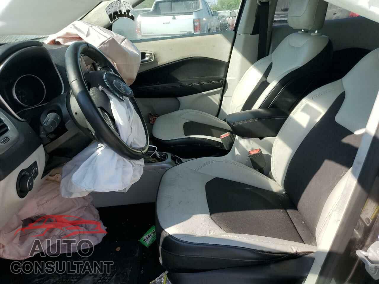 JEEP COMPASS 2017 - 3C4NJDBB4HT656015