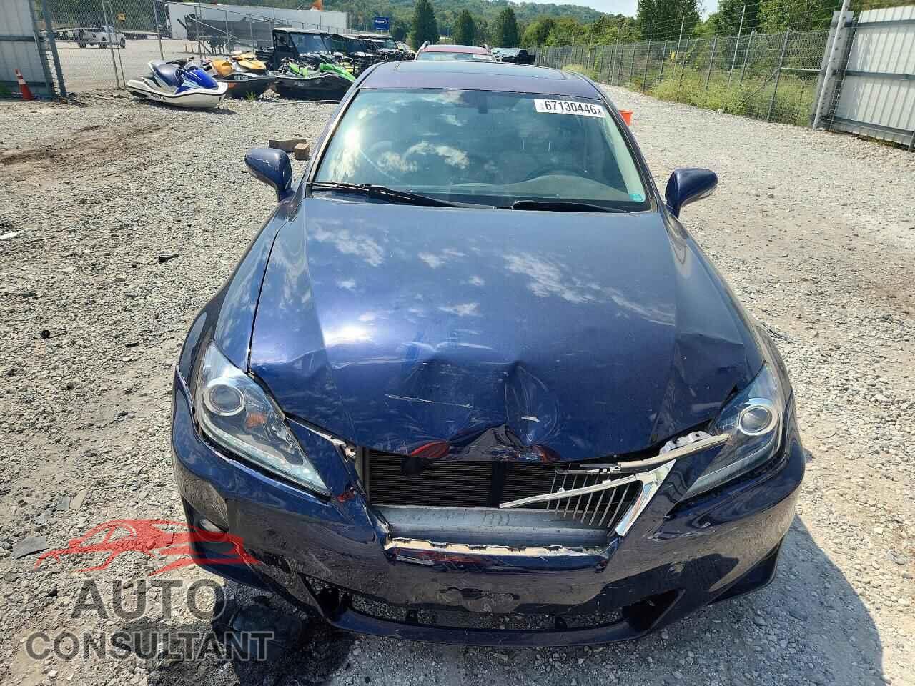 LEXUS IS 2011 - JTHCF5C24B5050586