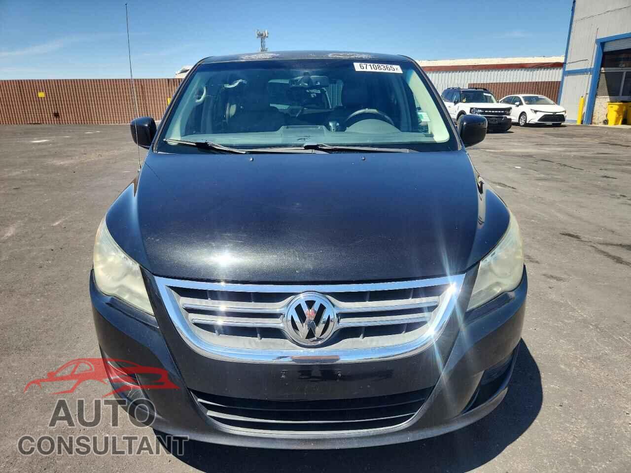 VOLKSWAGEN ROUTAN 2010 - 2V4RW3D10AR199378