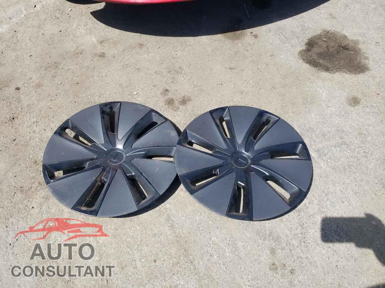 TESLA MODEL 3 2024 - 5YJ3E1EA8RF864492