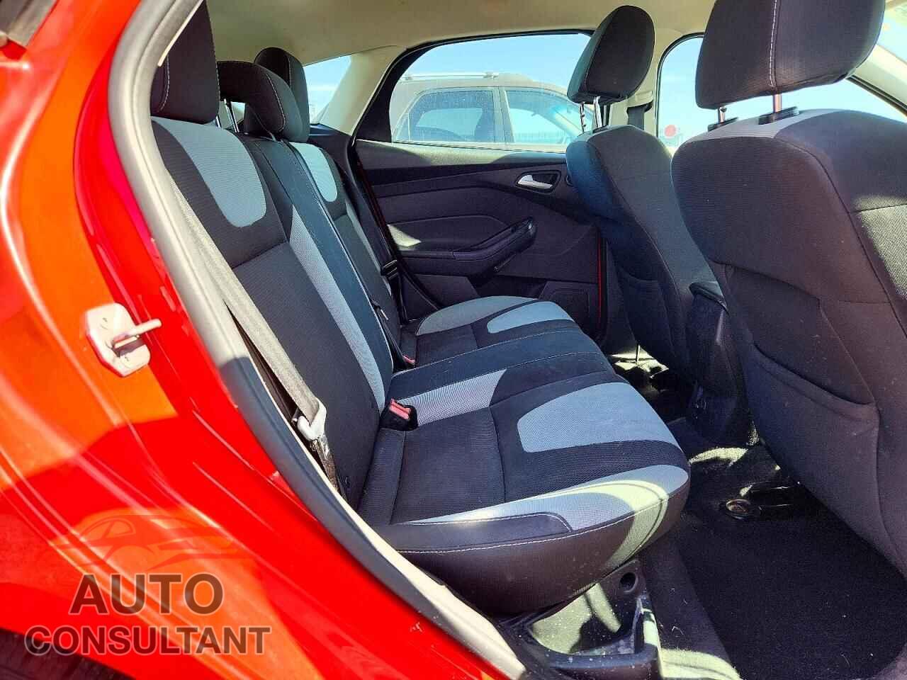 FORD FOCUS 2014 - 1FADP3K25EL256451
