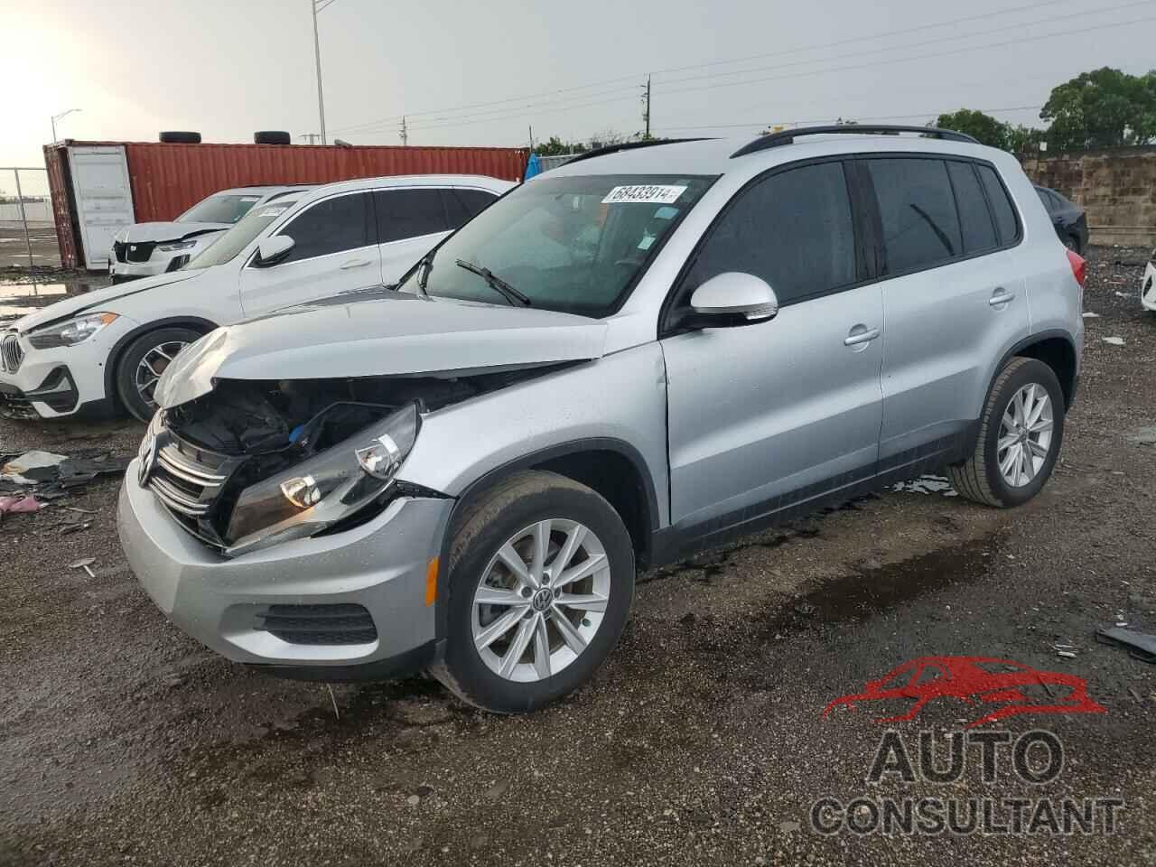 VOLKSWAGEN TIGUAN 2017 - WVGAV7AX5HK049622