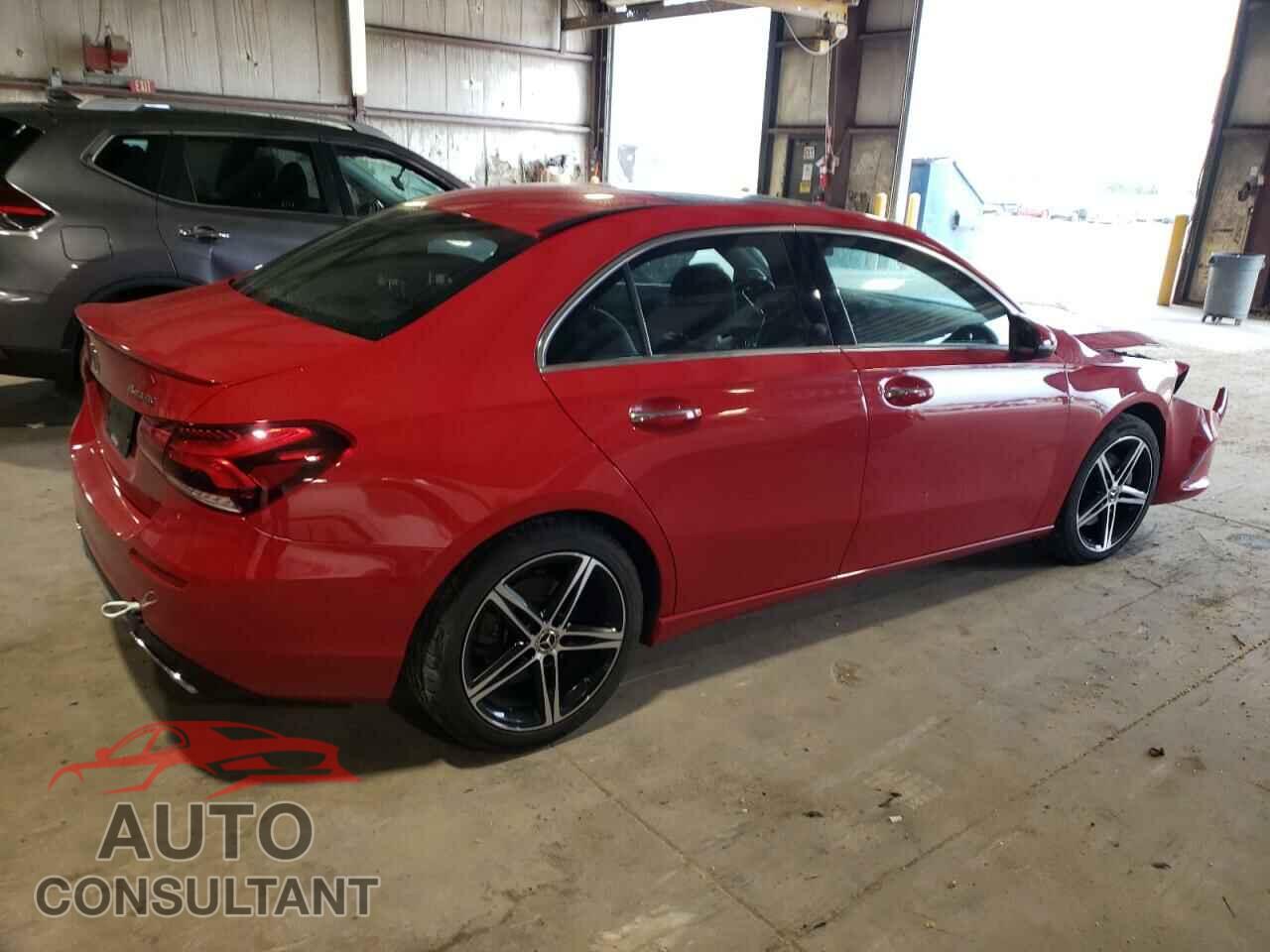 MERCEDES-BENZ A-CLASS 2019 - WDD3G4FB5KW020839