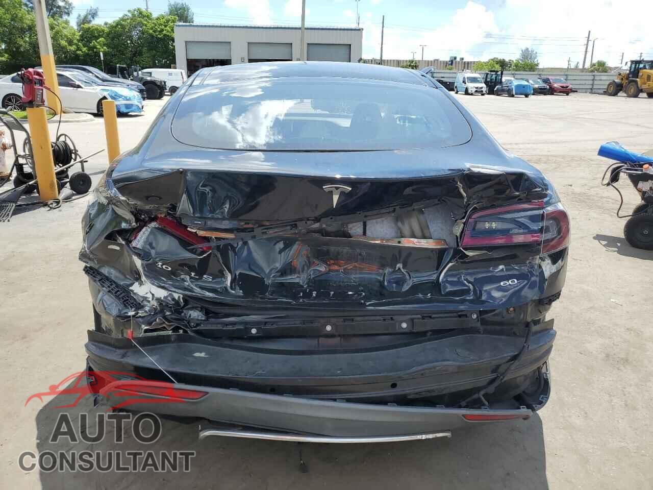 TESLA MODEL S 2013 - 5YJSA1CG5DFP20776
