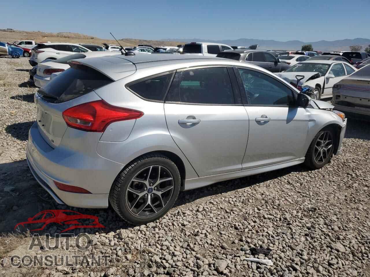 FORD FOCUS 2016 - 1FADP3K26GL258597