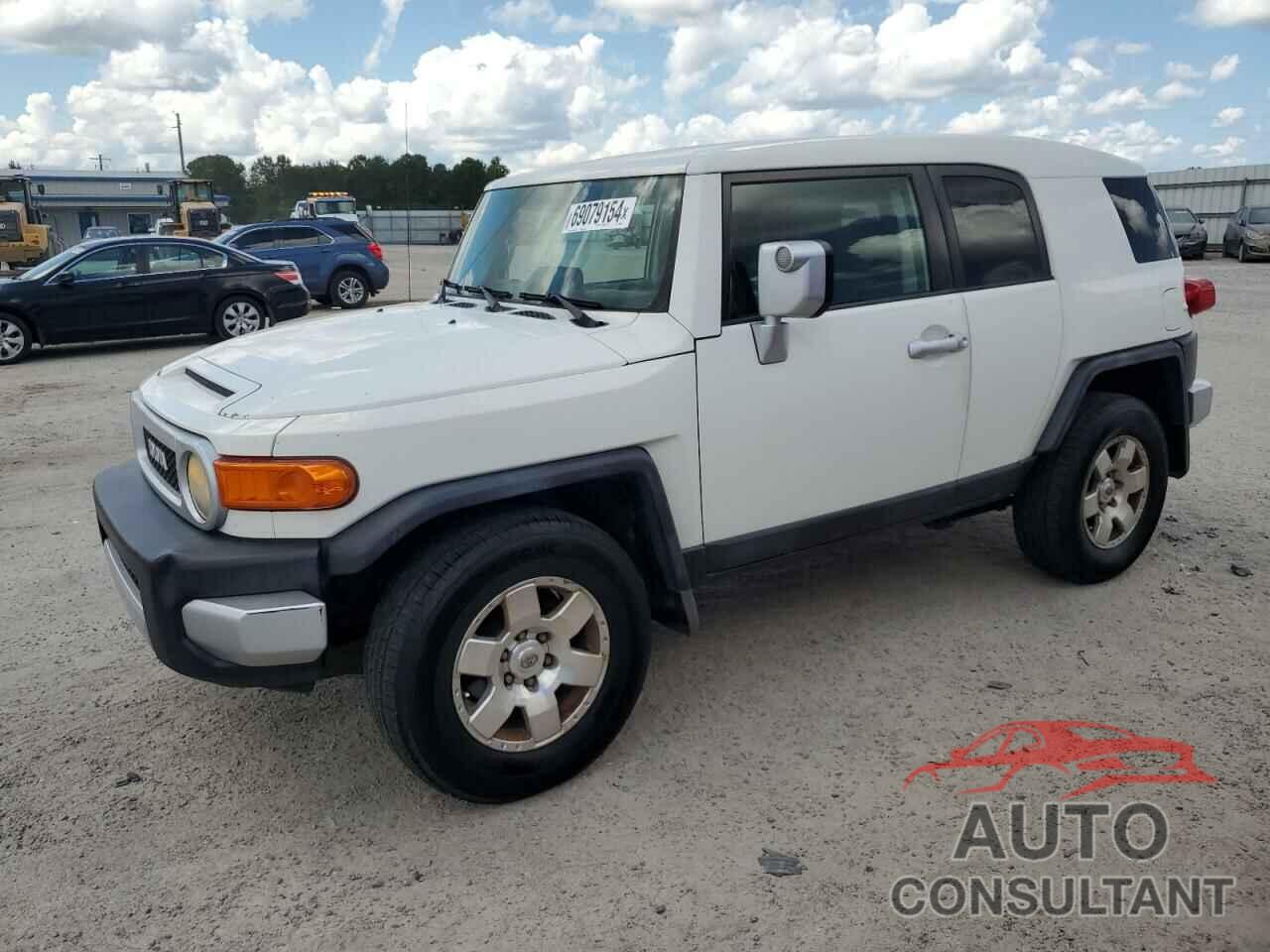 TOYOTA FJ CRUISER 2010 - JTEZU4BF5AK009217