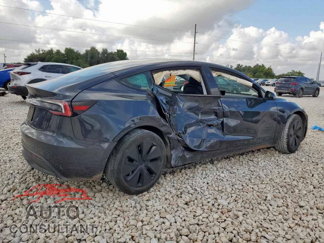 TESLA MODEL 3 2024 - 5YJ3E1EA0RF727658