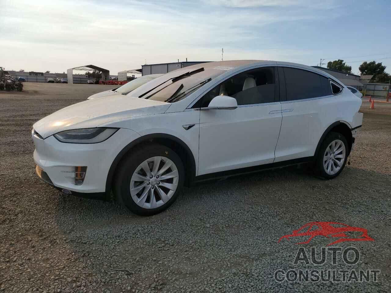 TESLA MODEL X 2018 - 5YJXCAE28JF112697