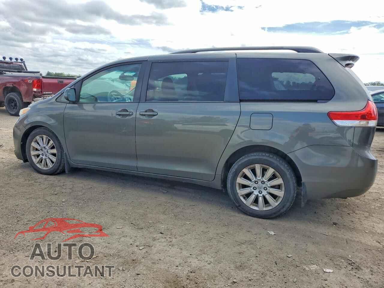 TOYOTA SIENNA 2011 - 5TDJK3DC8BS027547