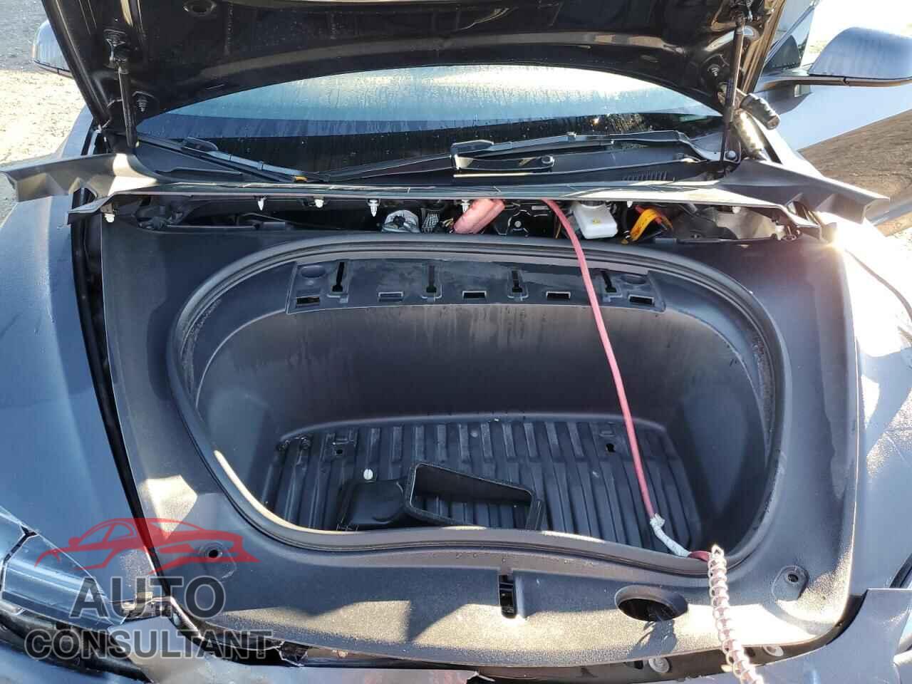 TESLA MODEL 3 2024 - 5YJ3E1EA5RF727896