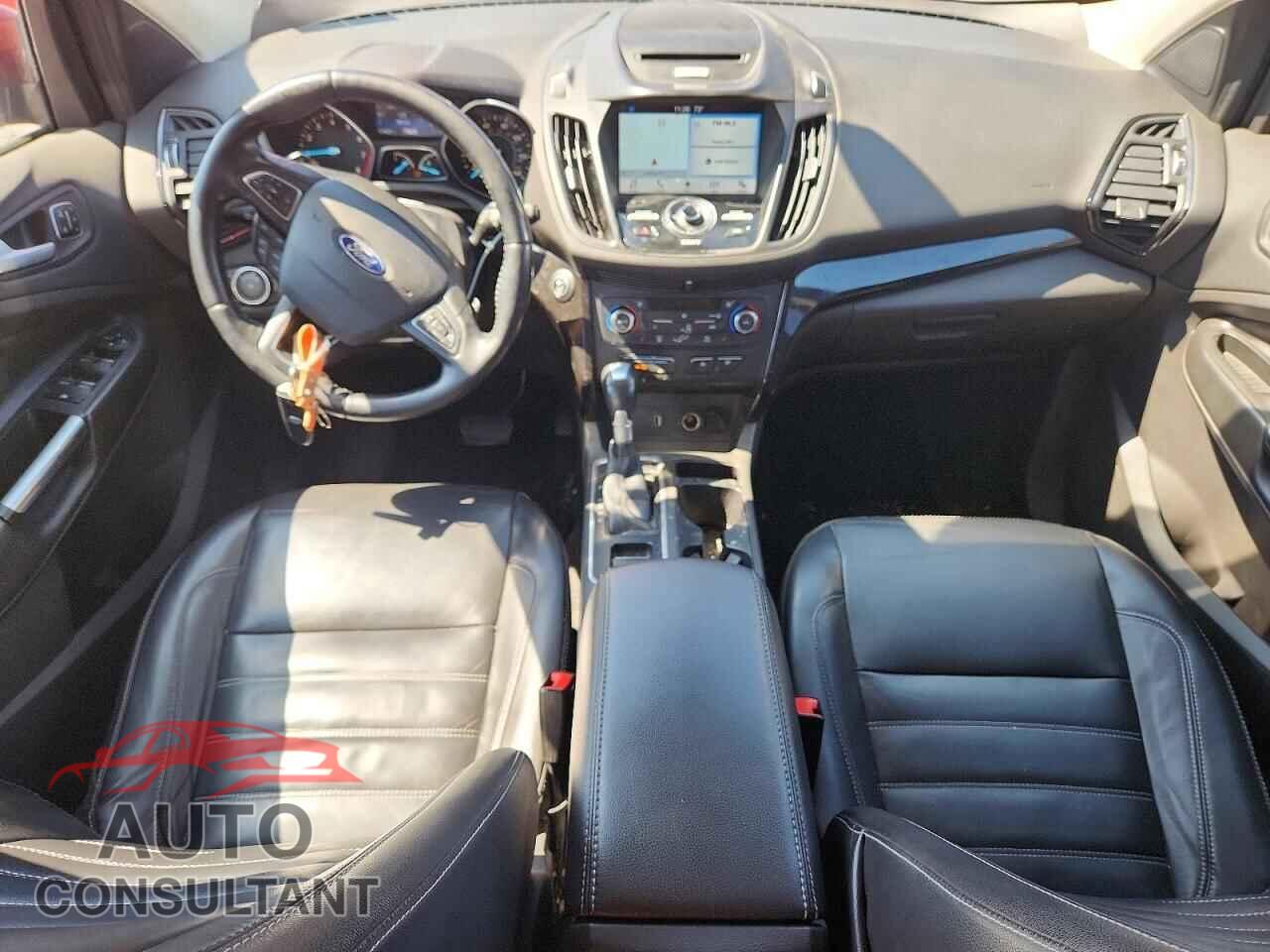 FORD ESCAPE 2017 - 1FMCU9JD2HUC30758