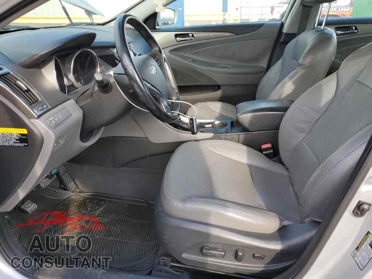 HYUNDAI SONATA 2013 - KMHEC4A46DA070815