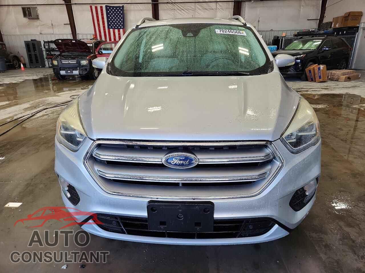 FORD ESCAPE 2017 - 1FMCU0JD9HUD84752