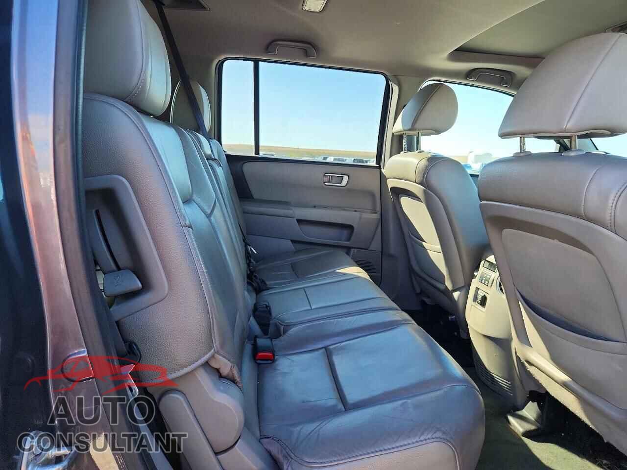 HONDA PILOT 2015 - 5FNYF4H53FB002425