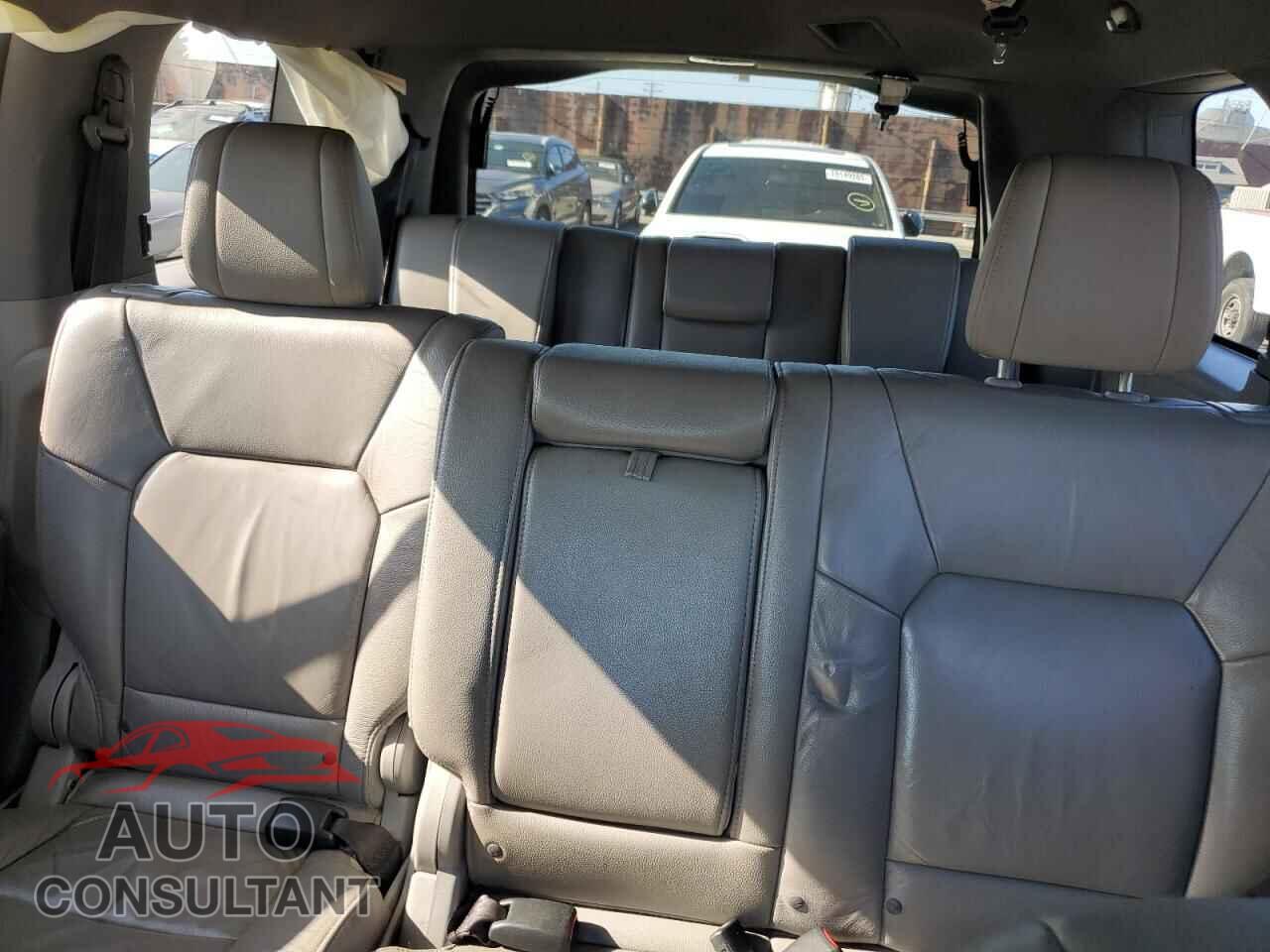 HONDA PILOT 2015 - 5FNYF3H56FB028589