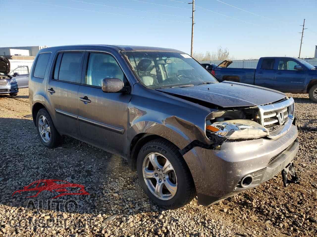 HONDA PILOT 2015 - 5FNYF4H53FB014557