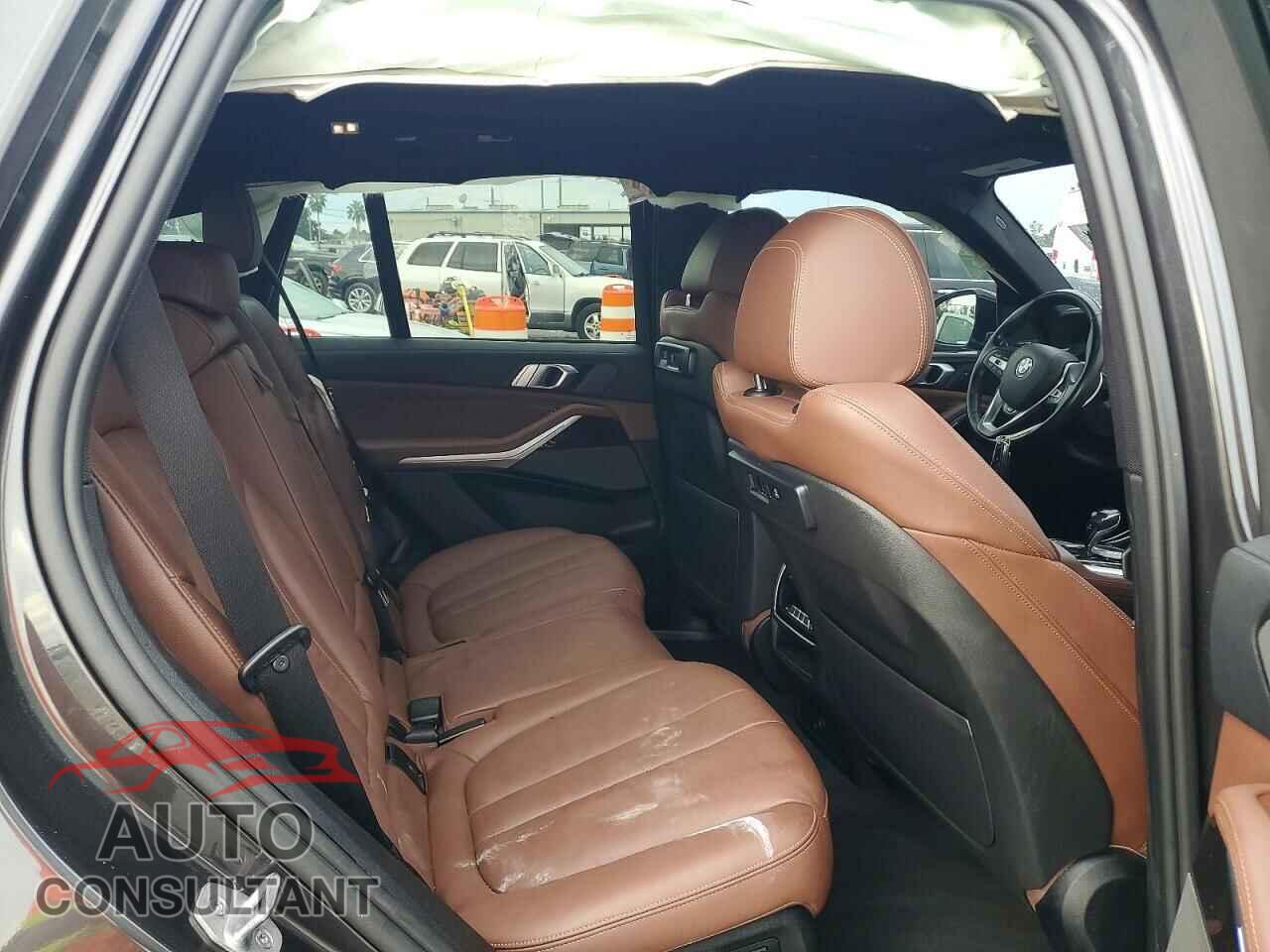 BMW X5 2021 - 5UXCR6C00M9E87639