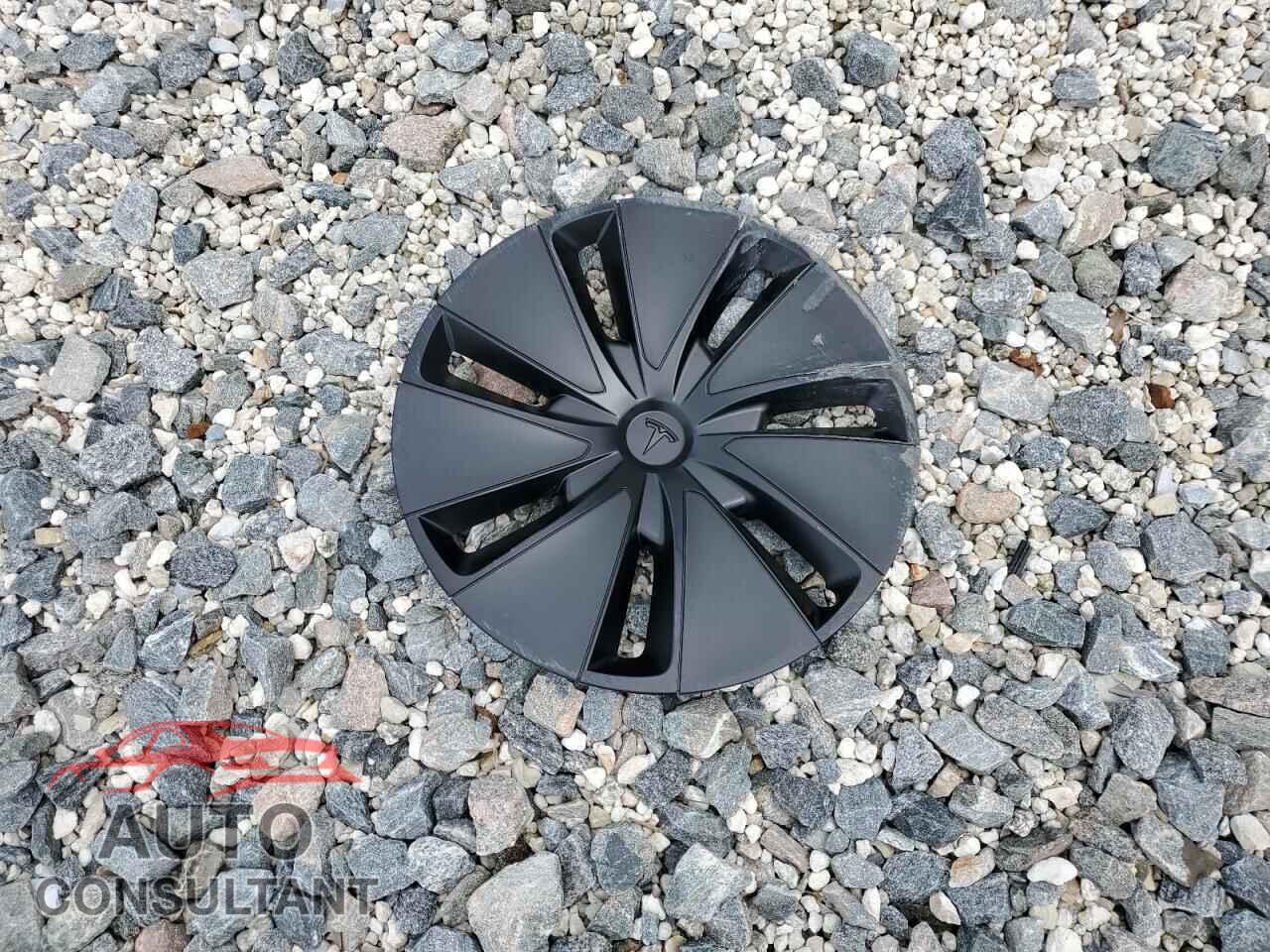 TESLA MODEL 3 2025 - 5YJ3E1EA3SF026361