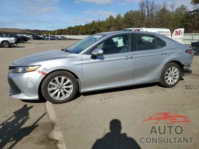 TOYOTA CAMRY 2018 - 4T1B11HK0JU526135