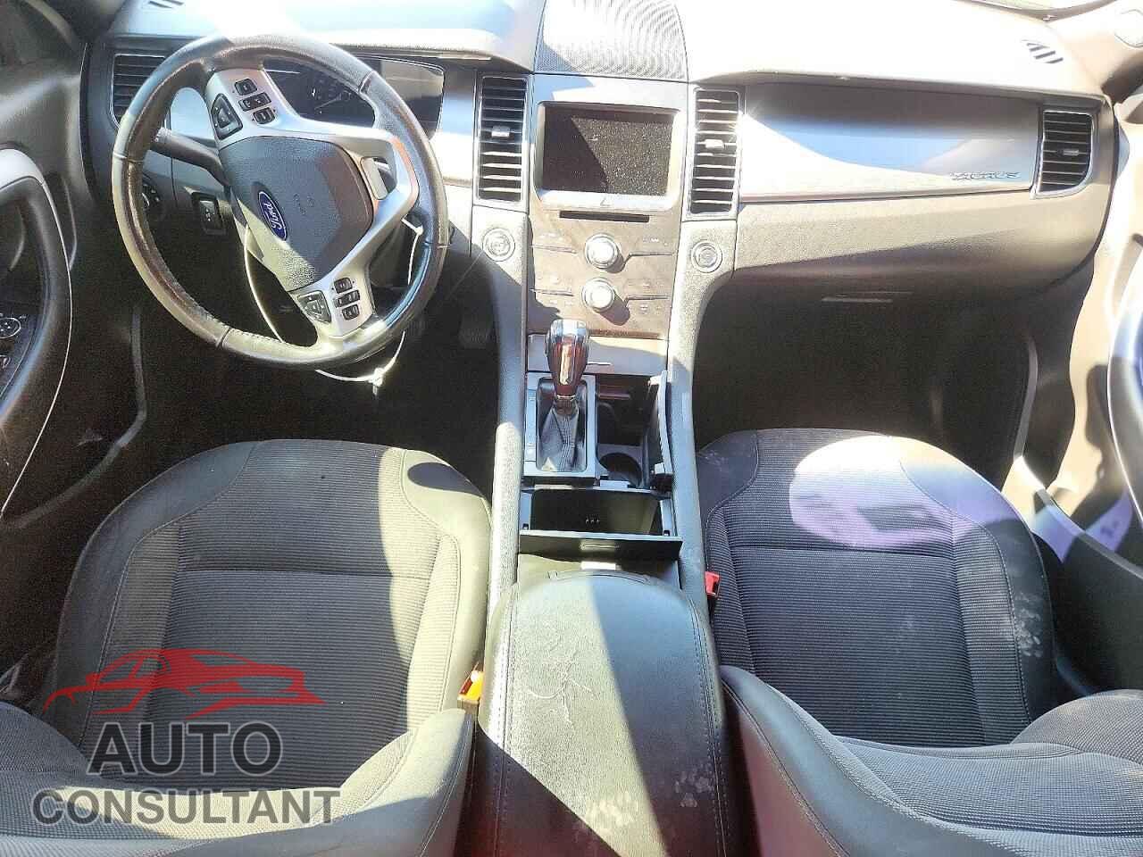 FORD TAURUS 2017 - 1FAHP2E88HG140394