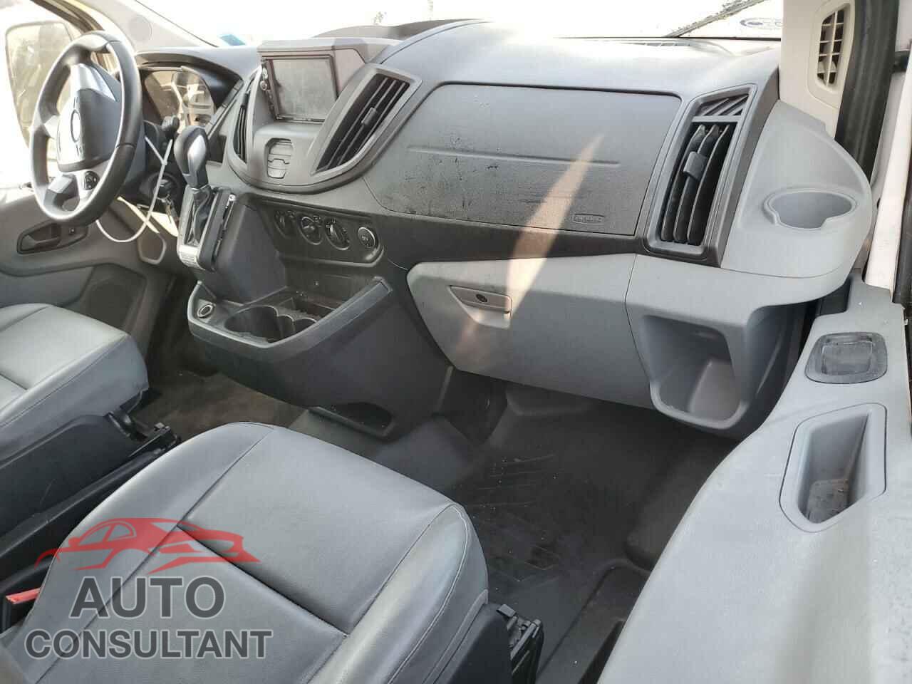 FORD TRANSIT 2018 - 1FTYR1YM5JKA37184