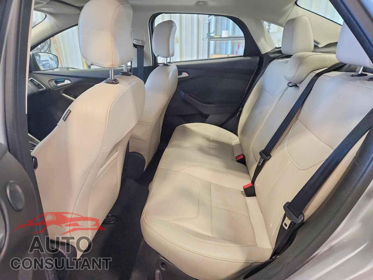FORD FOCUS 2017 - 1FADP3J27HL287867
