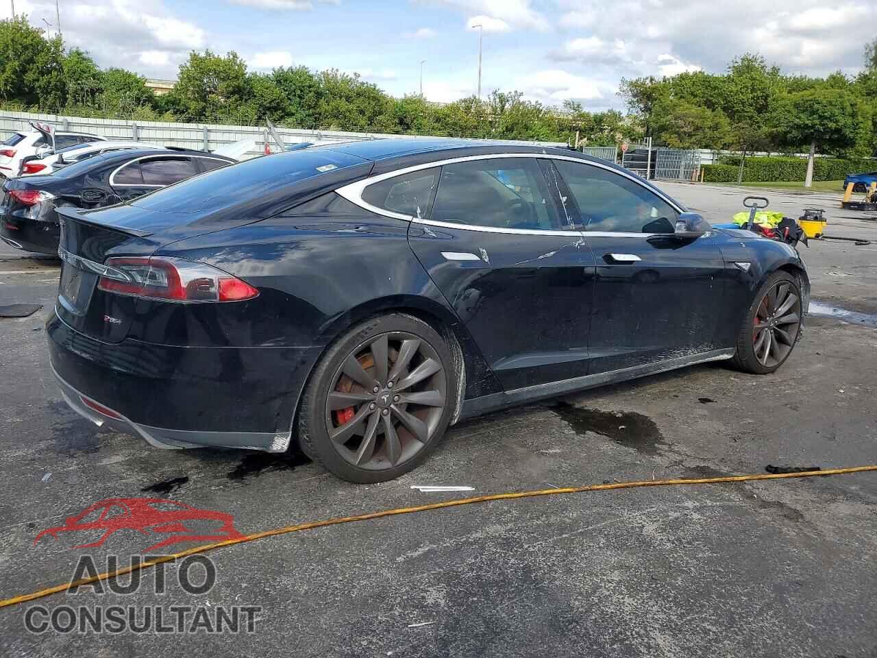 TESLA MODEL S 2013 - 5YJSA1DP8DFP28367