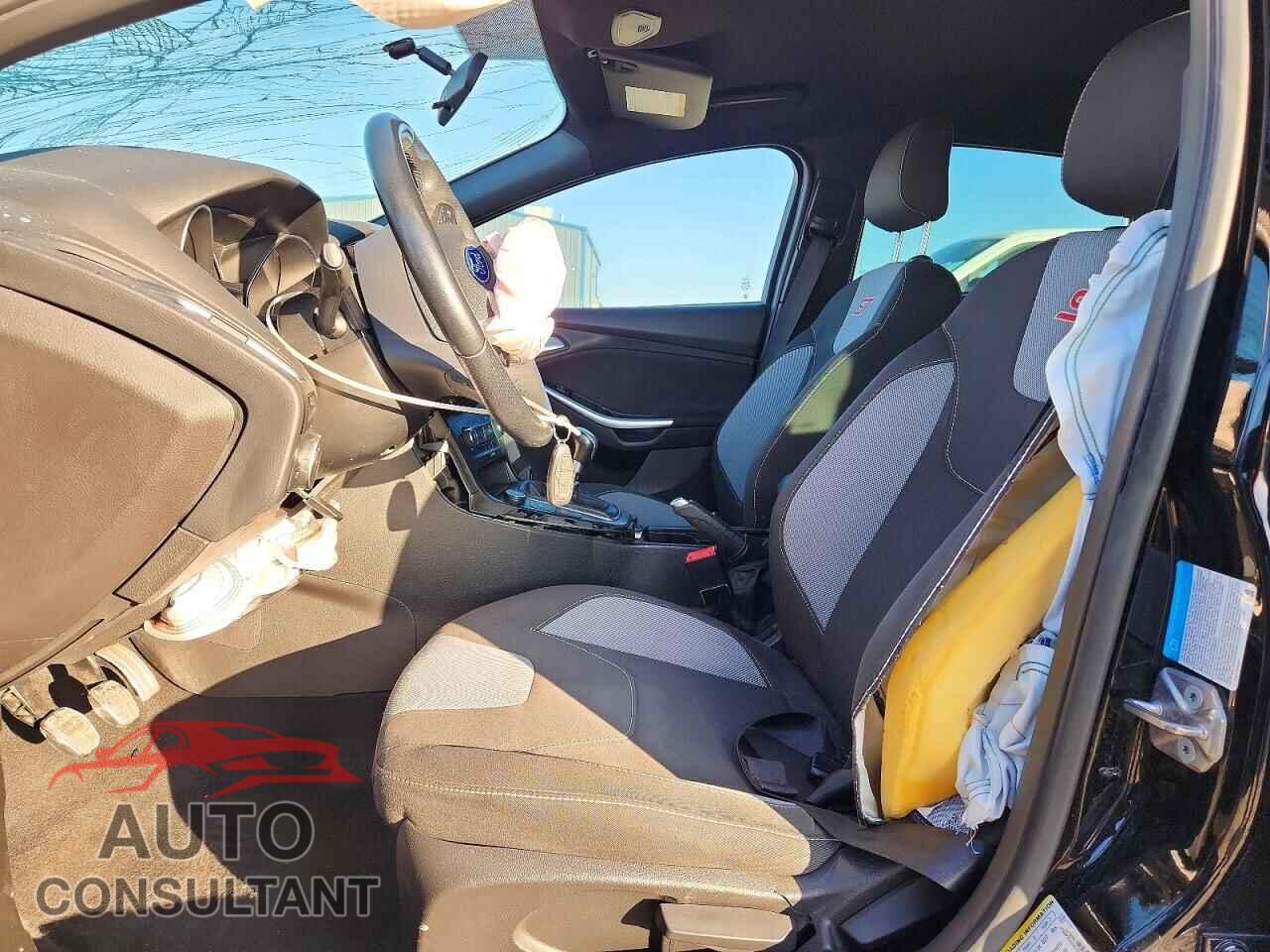FORD FOCUS 2017 - 1FADP3L93HL289965