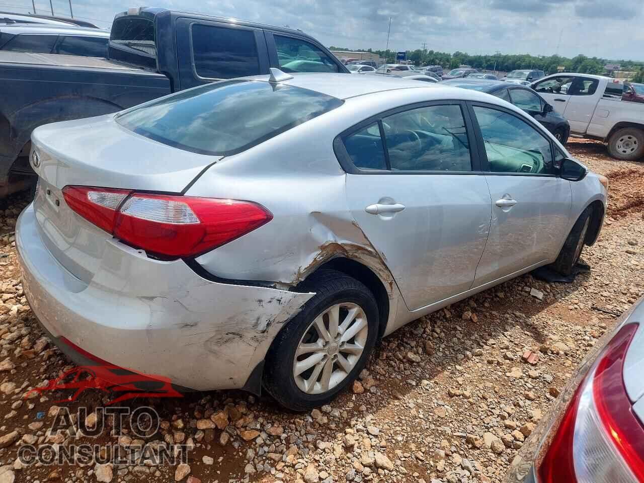 KIA FORTE 2016 - KNAFX4A63G5569080