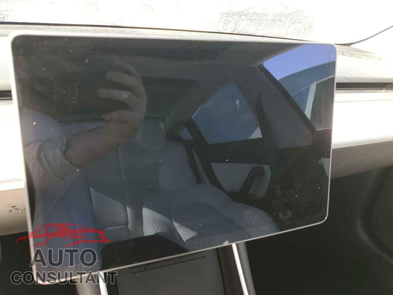 TESLA MODEL 3 2018 - 5YJ3E1EB0JF085942