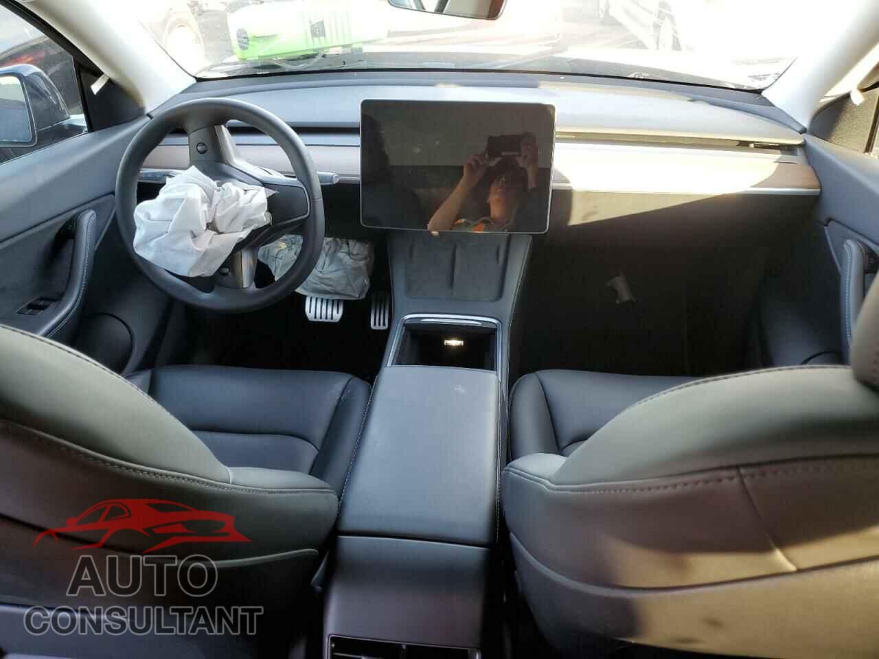 TESLA MODEL Y 2021 - 5YJYGAEE2MF150448