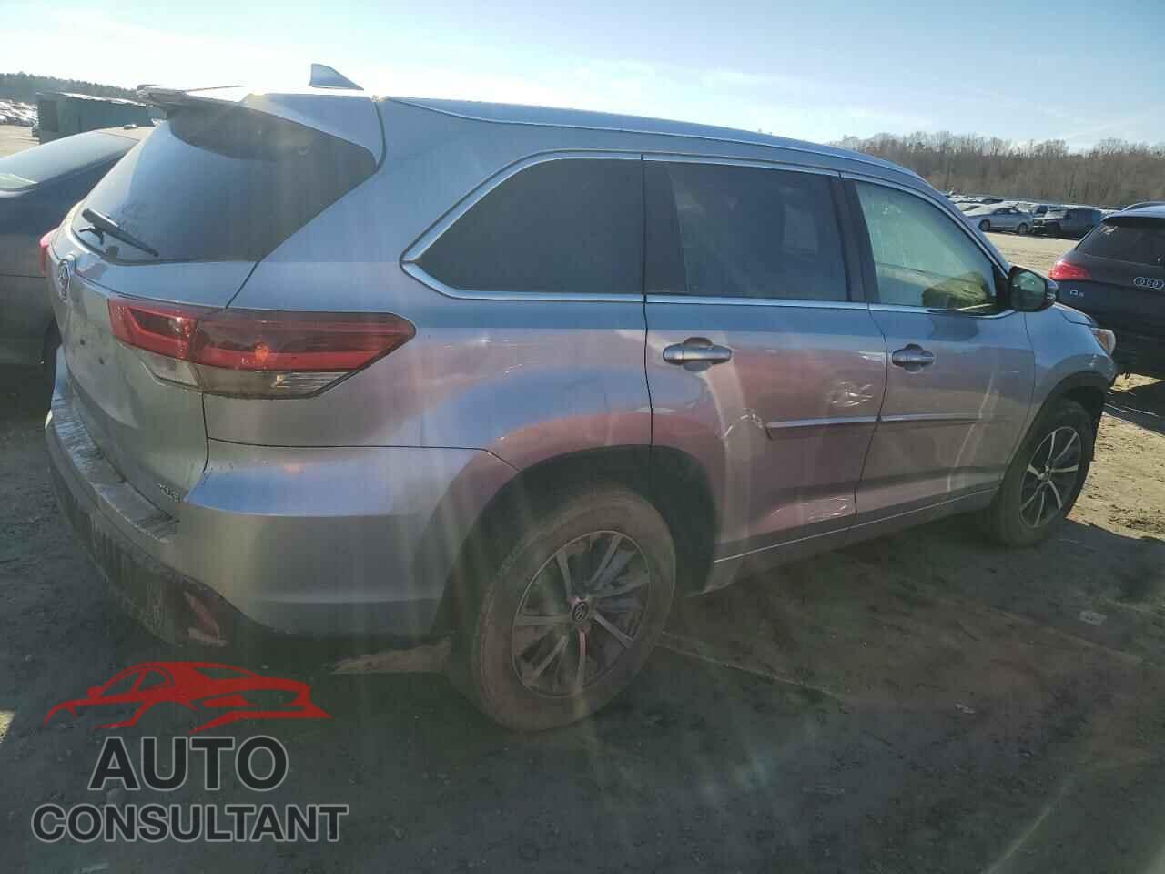 TOYOTA HIGHLANDER 2018 - 5TDKZRFH5JS529104