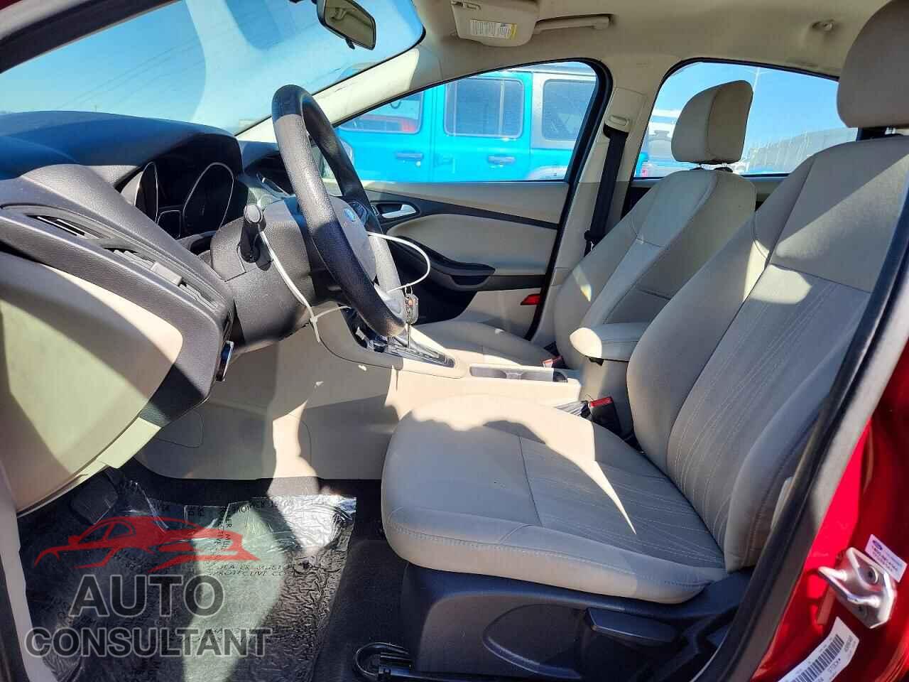 FORD FOCUS 2017 - 1FADP3F22HL205584