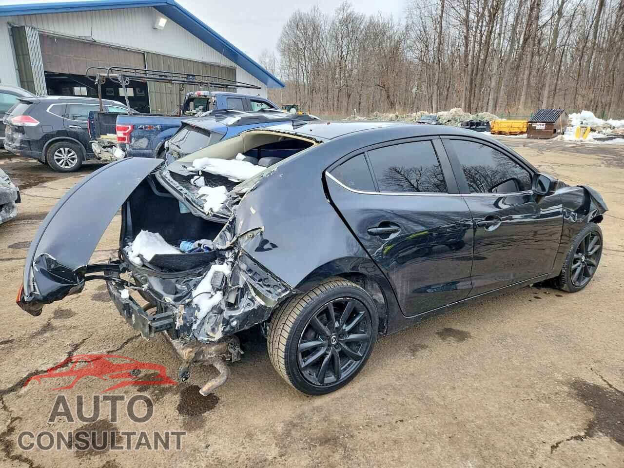 MAZDA 3 2018 - 3MZBN1V38JM163090
