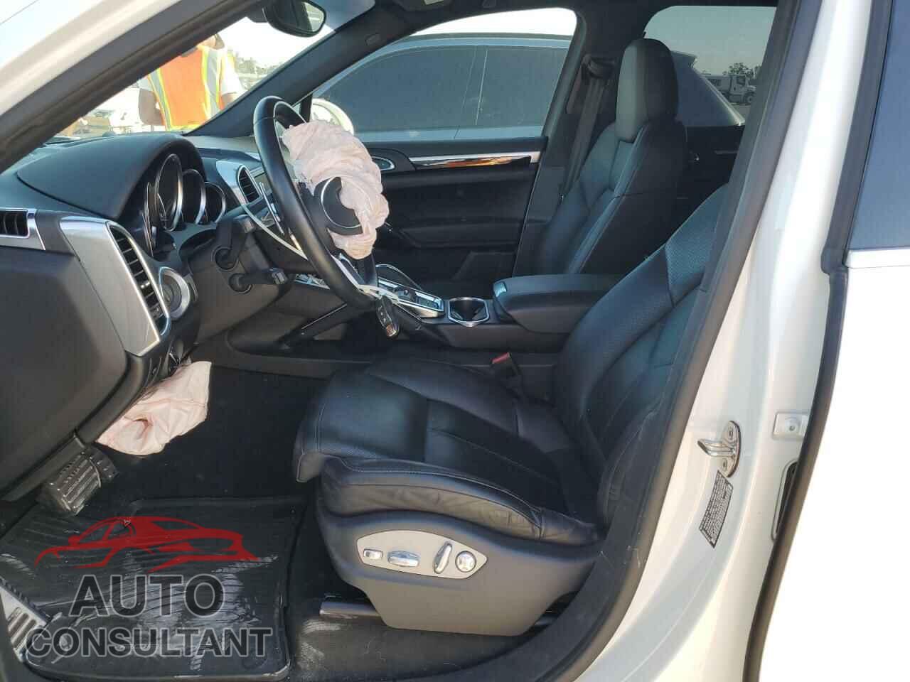 PORSCHE CAYENNE 2016 - WP1AF2A29GKA44400