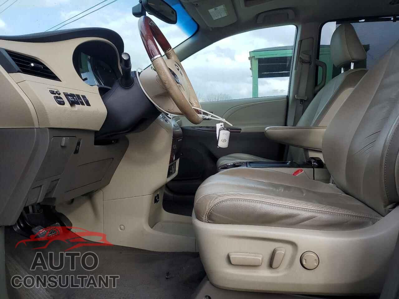 TOYOTA SIENNA 2011 - 5TDYK3DC4BS047874