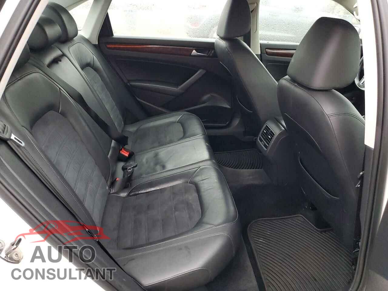 VOLKSWAGEN PASSAT 2013 - 1VWCM7A30DC033147