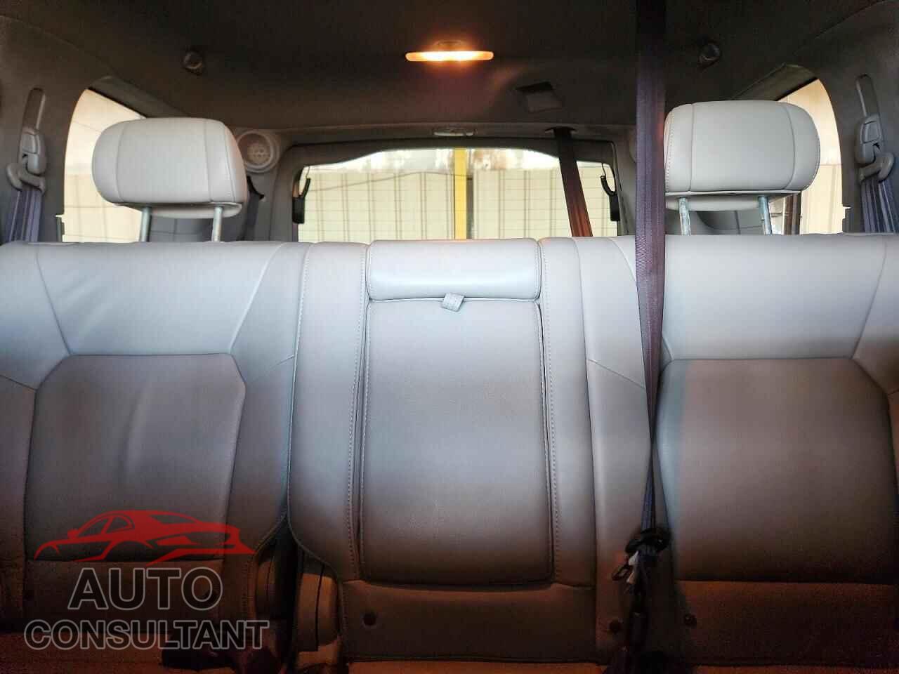 HONDA PILOT 2011 - 5FNYF4H93BB003331
