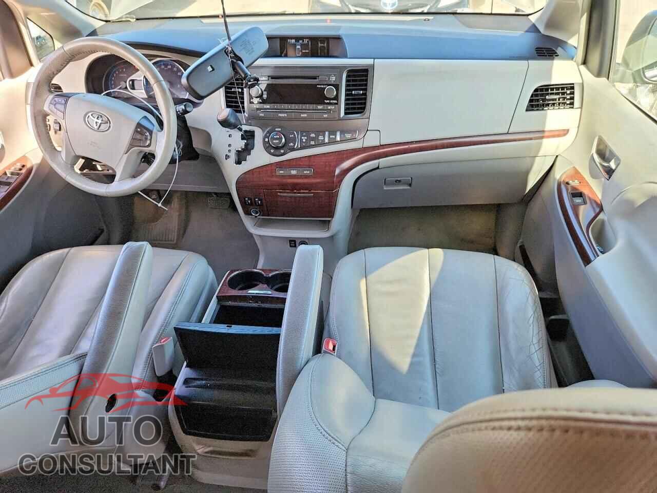 TOYOTA SIENNA 2013 - 5TDYK3DC8DS321709