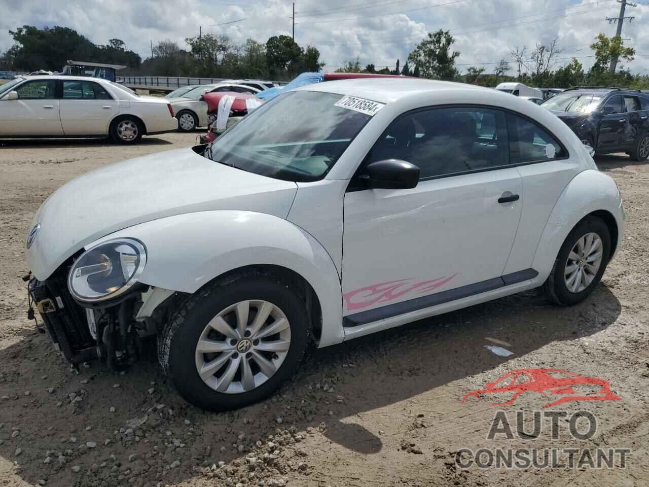 VOLKSWAGEN BEETLE 2018 - 3VWFD7AT6JM721371