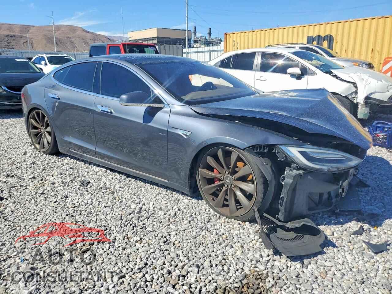 TESLA MODEL S 2016 - 5YJSA1E41GF140917