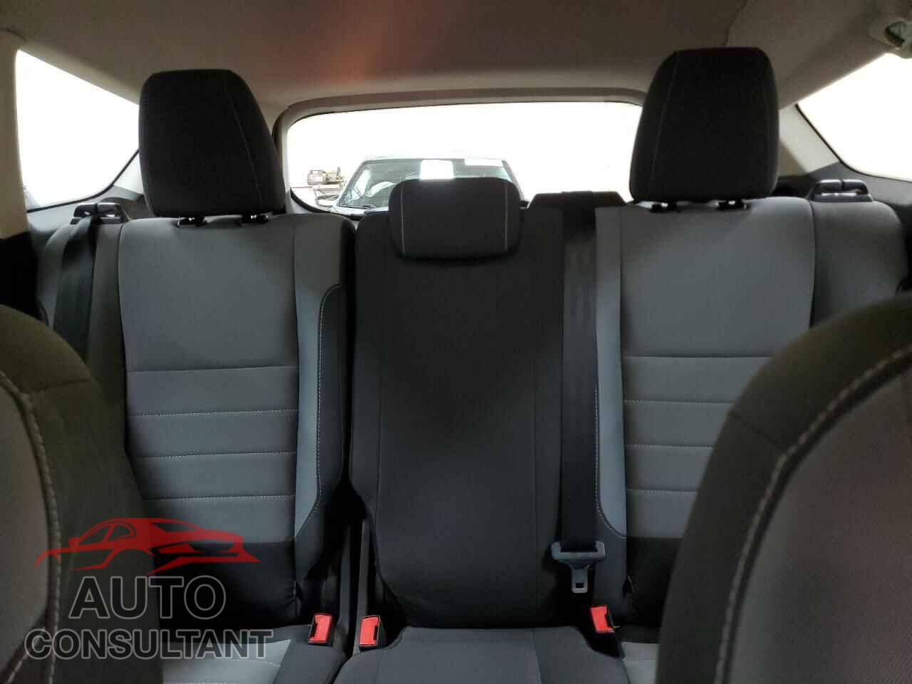 FORD ESCAPE 2017 - 1FMCU0F75HUA67800