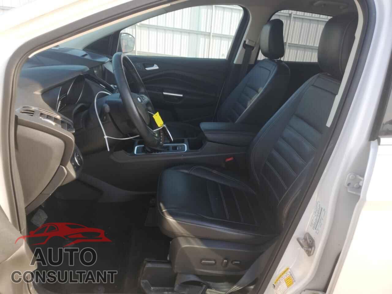FORD ESCAPE 2018 - 1FMCU9J95JUD03509