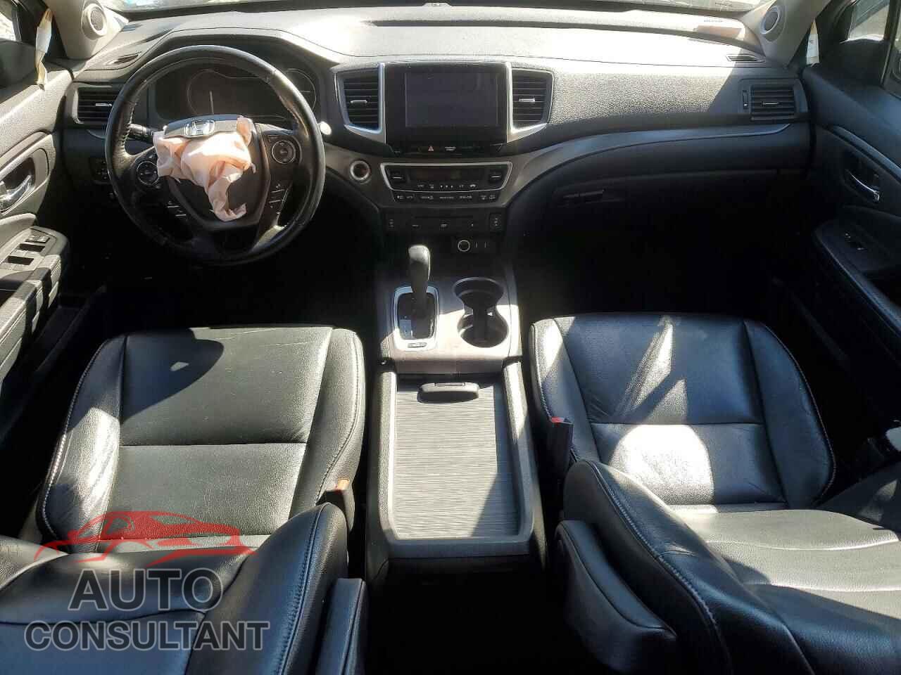 HONDA PILOT 2017 - 5FNYF6H82HB070272
