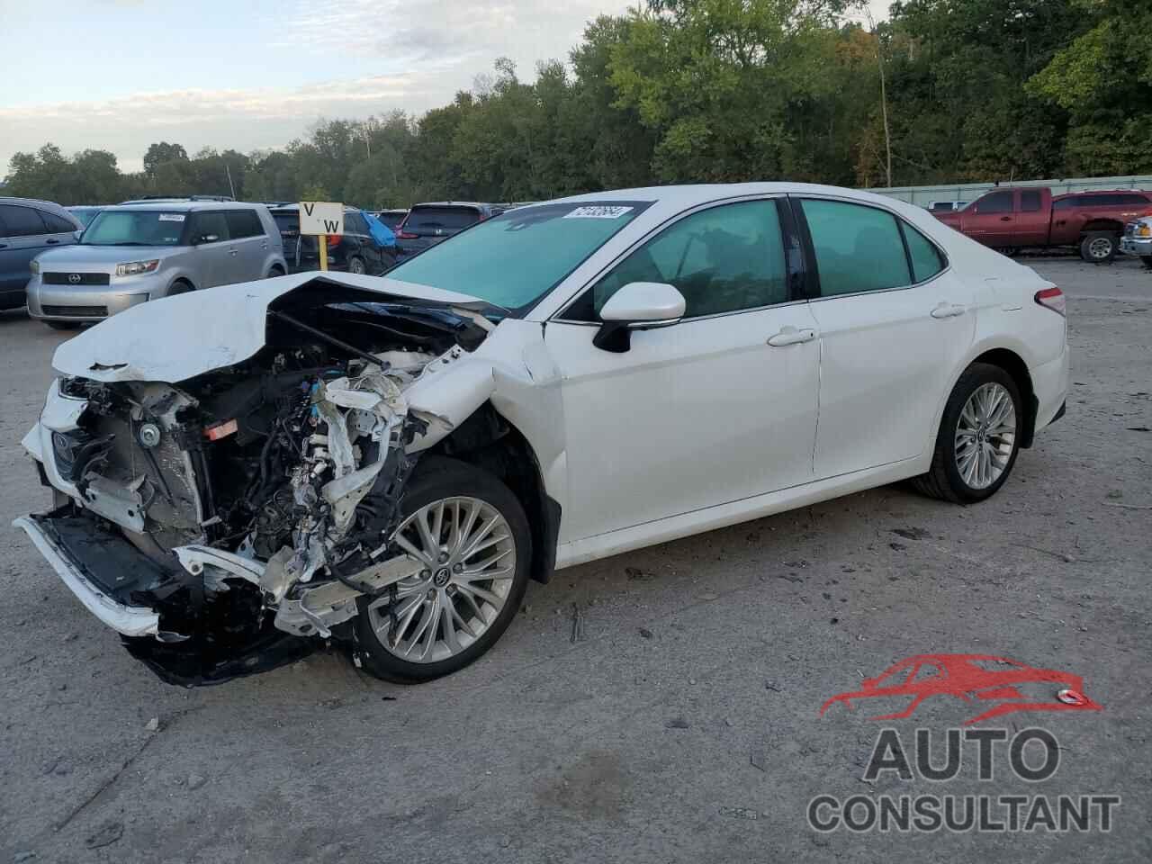 TOYOTA CAMRY 2018 - 4T1B11HK7JU005803