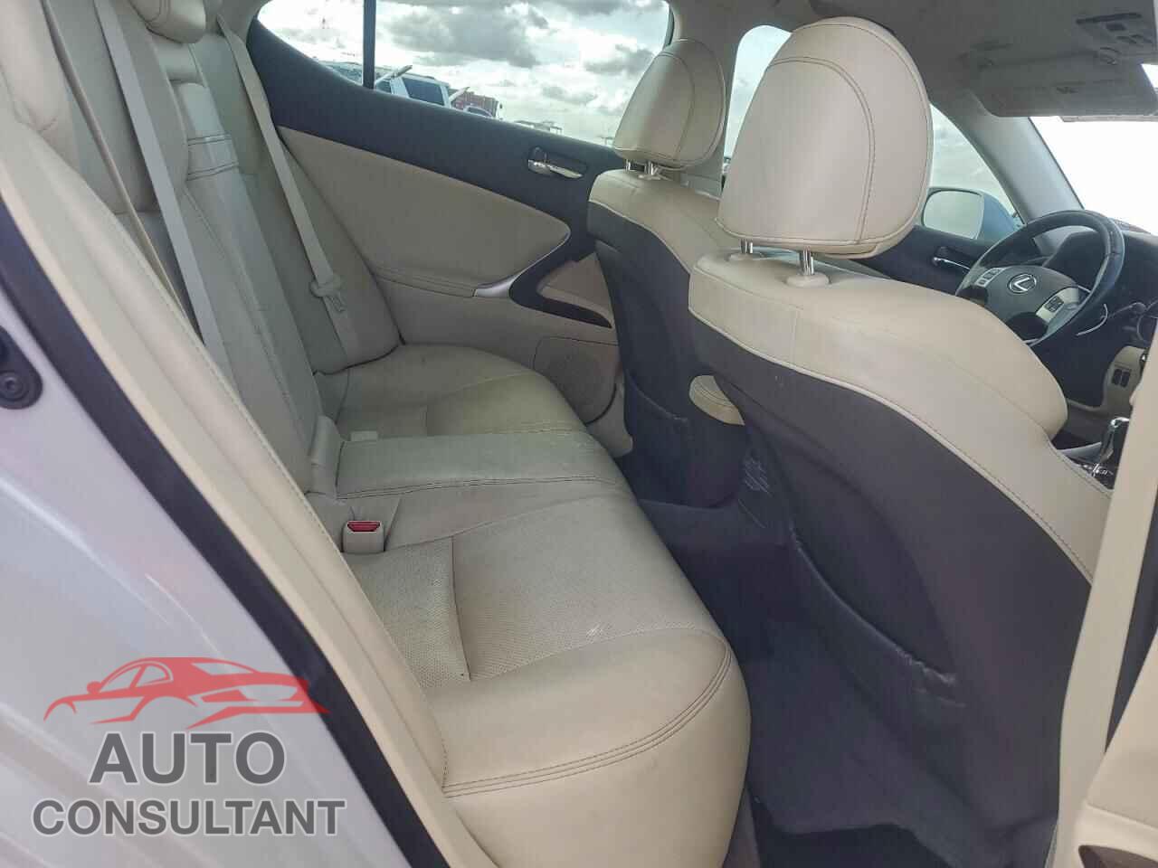 LEXUS IS 2011 - JTHBF5C20B5145710